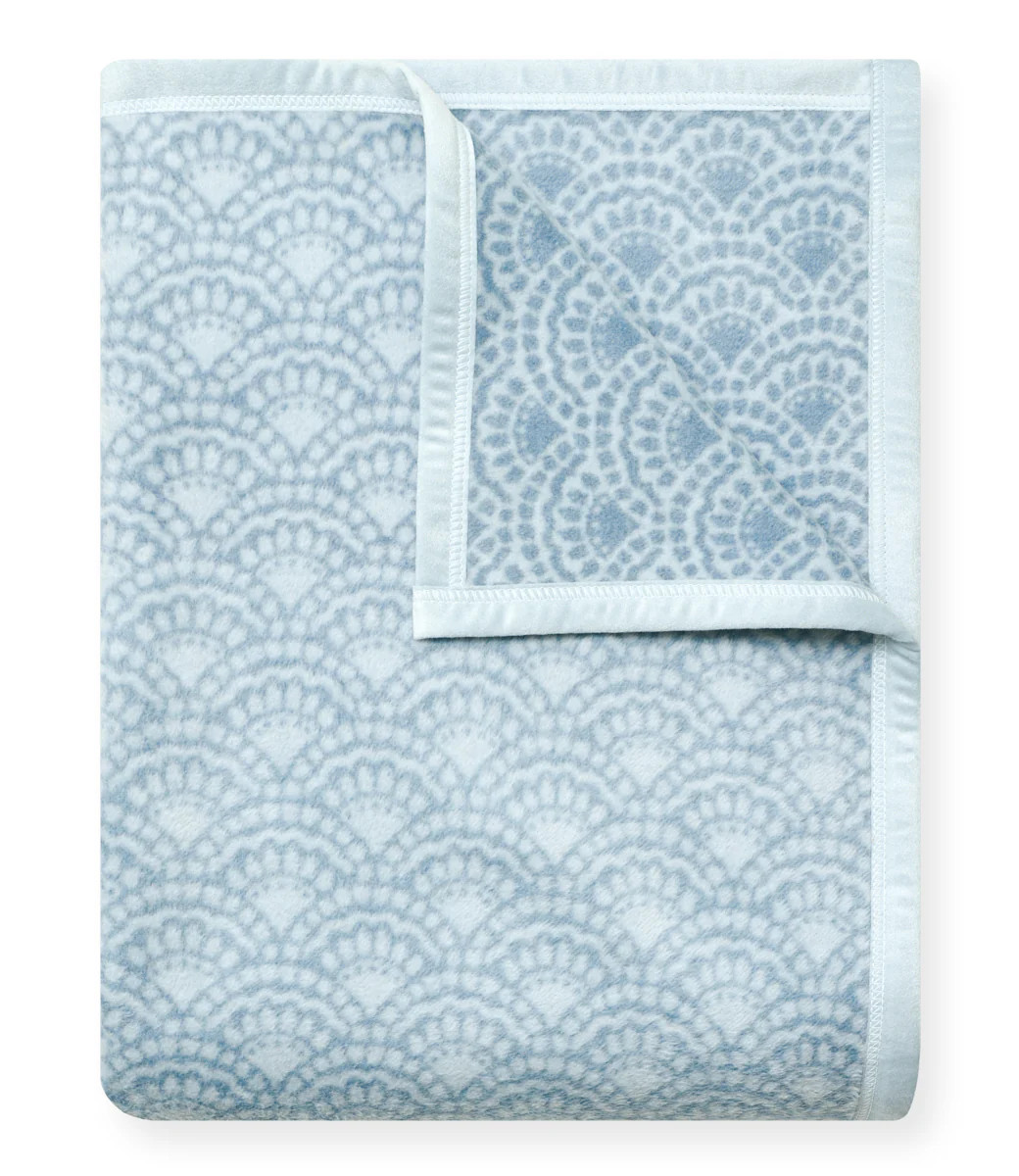 Seaside Scallops Fog Throw Blanket | ChappyWrap | ChappyWrap