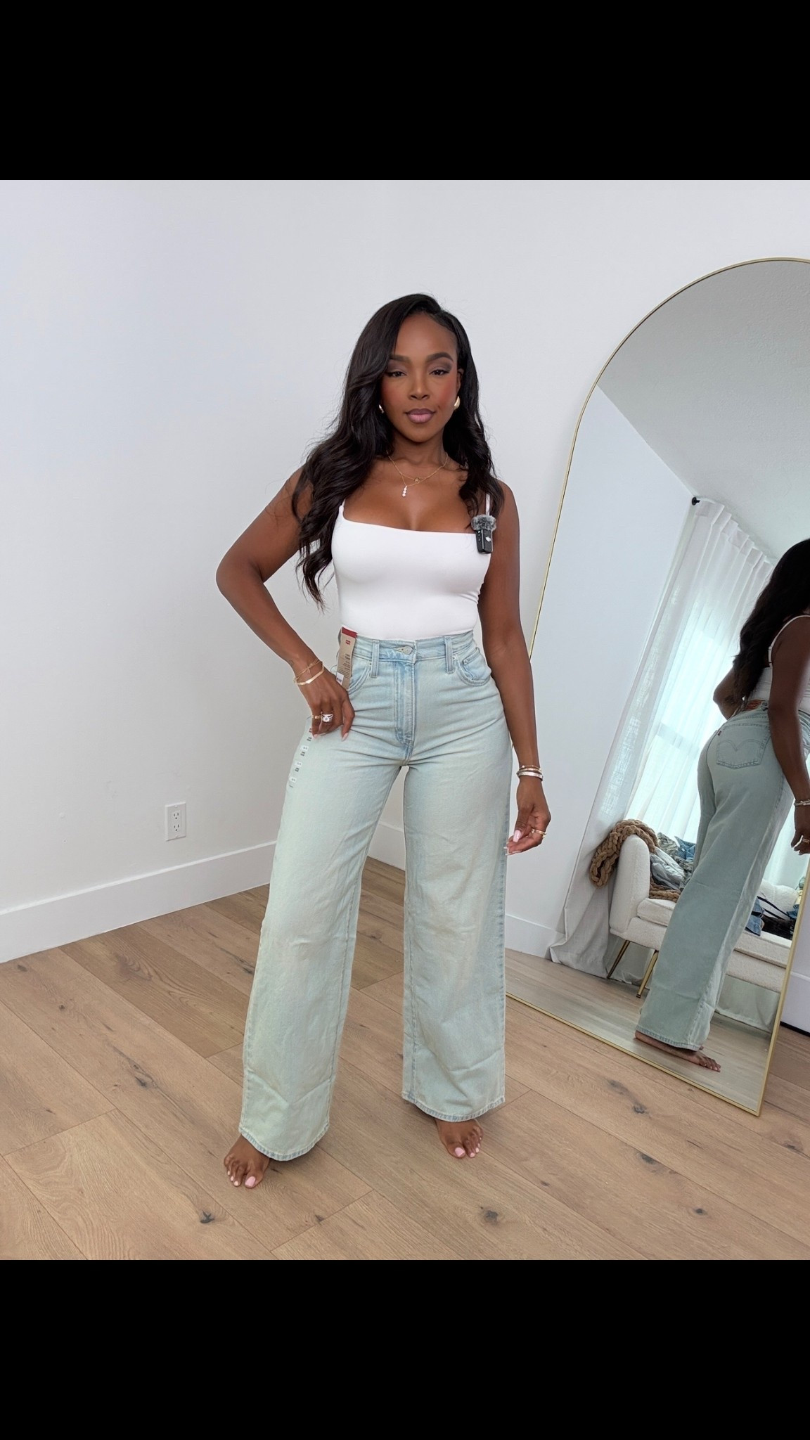 These Levi straight-leg jeans hug every curve without suffocating me 🙌
It’s giving snatched waist, casual chic energy all day long.
Wearing size – 27 x 31

Pair with your fave bodysuit and run errands like that girl.

#LTKU