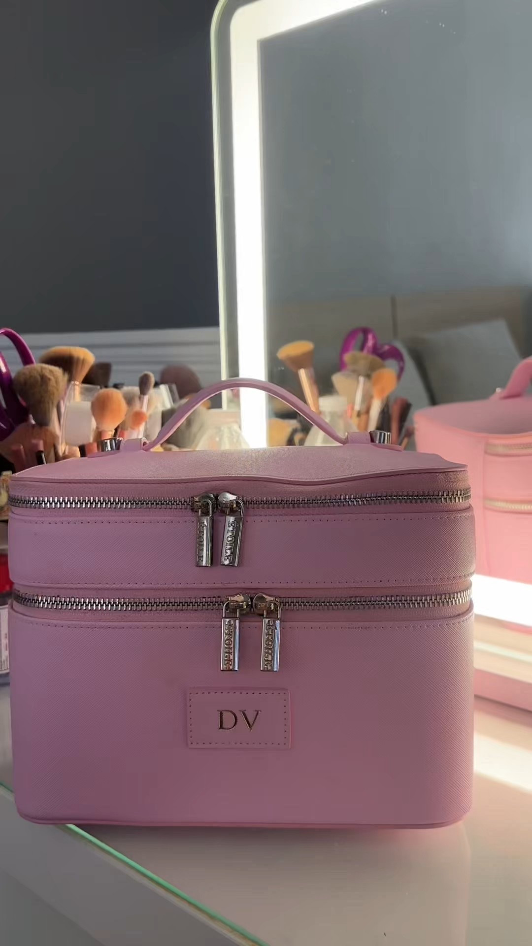 Etoile vanity case 🩷 love how it can be monogrammed is such high quality and feels luxurious! :)