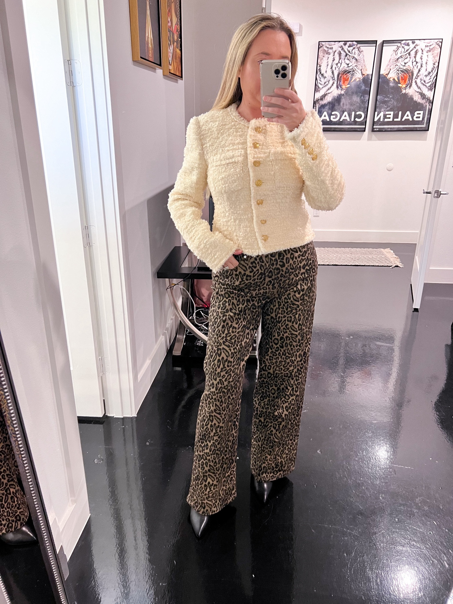 Leopard jeans and tweed blazer 


Loveshackfancy sale. Fall look. Blazer. 

#LTKFallSale #LTKSaleAlert #LTKStyleTip