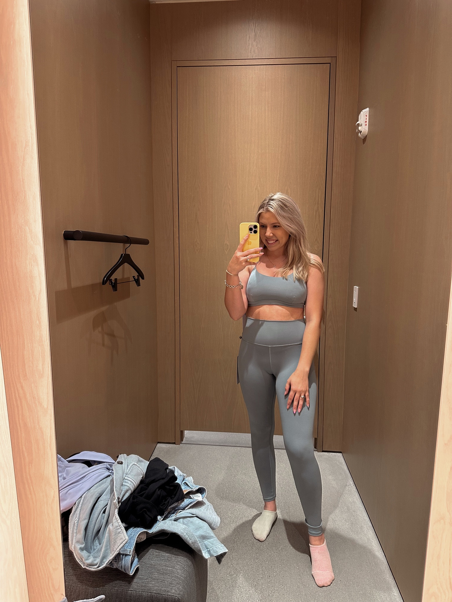 alo is having their 30% off anniversary sale!

airlift intrigue bra - size medium 
7/8 airlift leggings - size small 



#LTKFind #LTKsalealert #LTKfit