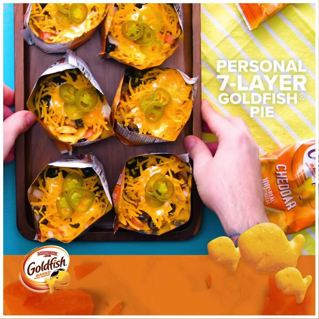 Goldfish Colors Crackers, Snack Pack, 0.9 oz, 12 CT Multi-Pack Tray | Walmart (US)