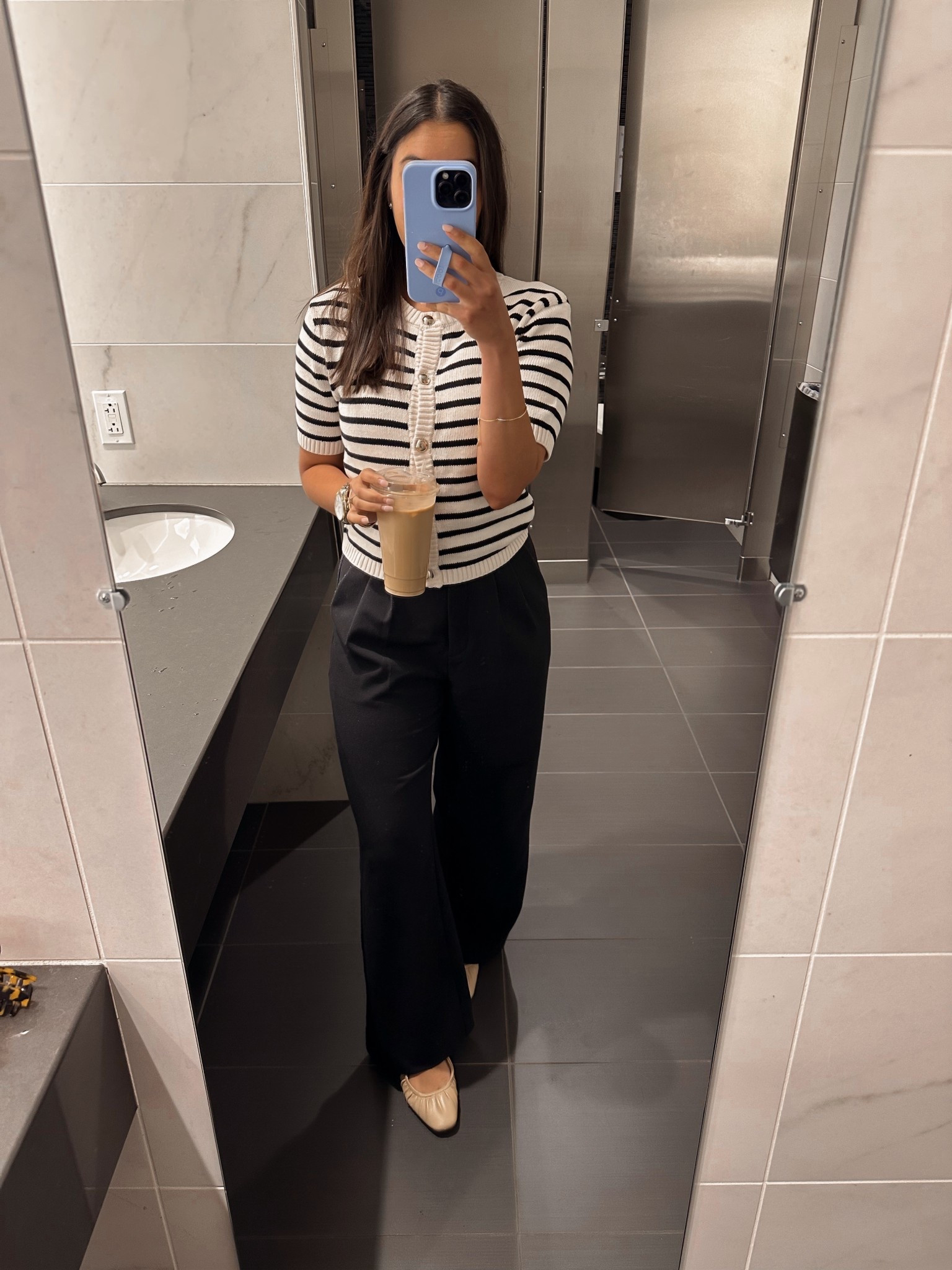 Short sleeve cardigans are fall workwear’s best friend 🤝 love this  easy cute outfit for the office 🖤


Short sleeve cardigans, short sleeve sweater, fall sweater, fall workwear, fall officewear, petite work look, petite work pants, petite pants, petite fall look, H&M 

#LTKPetite #LTKFindsUnder50 #LTKWorkwear