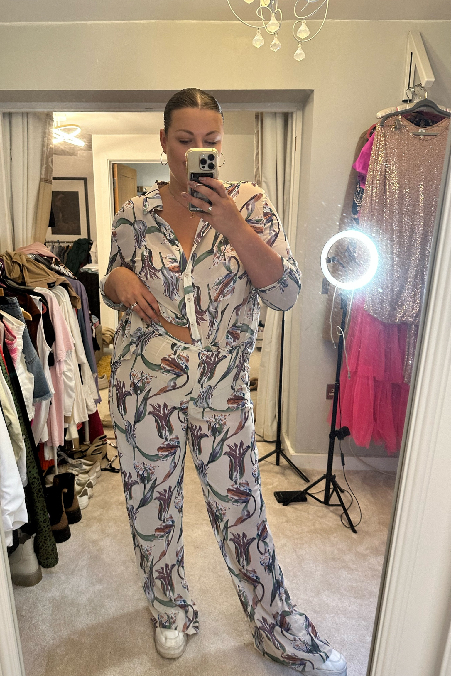 This set is so comfy & lightweight I want to live in it 😍 I’m wearing an 18 top and bottom! 
I paired this with some chunky platform trainers for a chic day look



#LTKcurves #LTKunder50