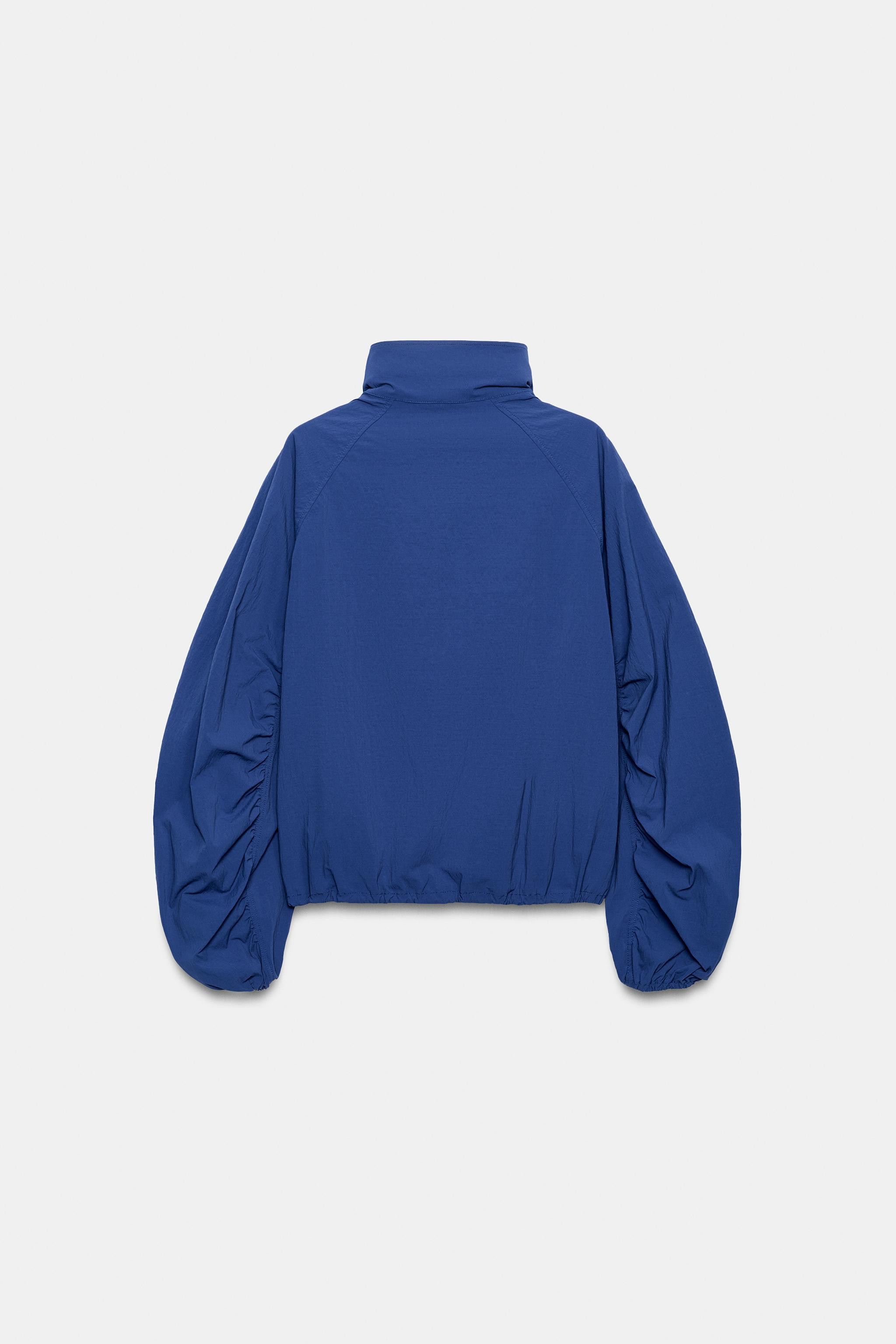 Jacke mit Stehkragen und langen \u00c4rmeln, die mit einem elastischen B\u00fcndchen abschlie\u00... | Zara DE