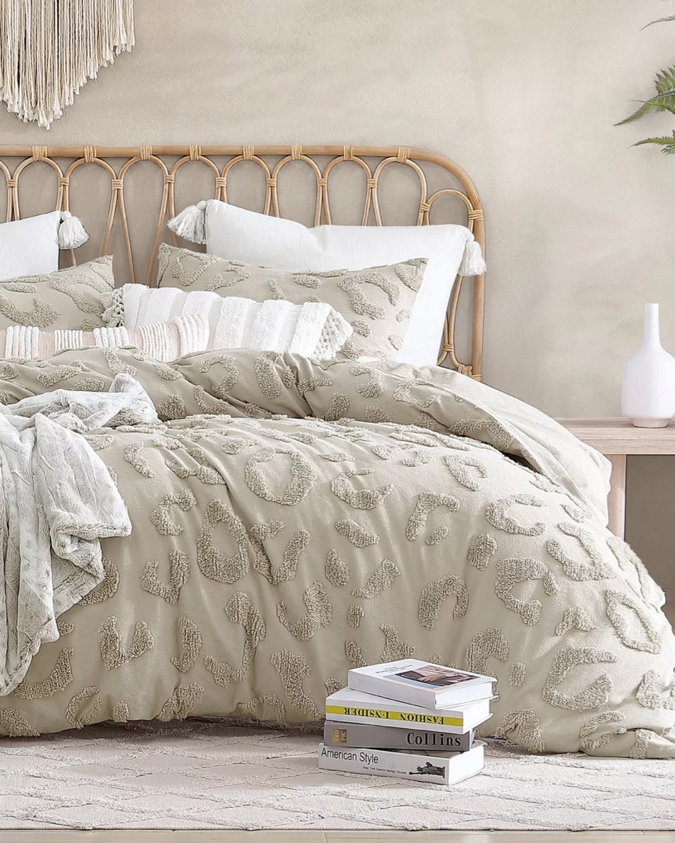 Chenille Leopard Linen 3
Piece Comforter Set

Home Macys



#LTKHoliday 

#LTKGiftGuide #LTKhome