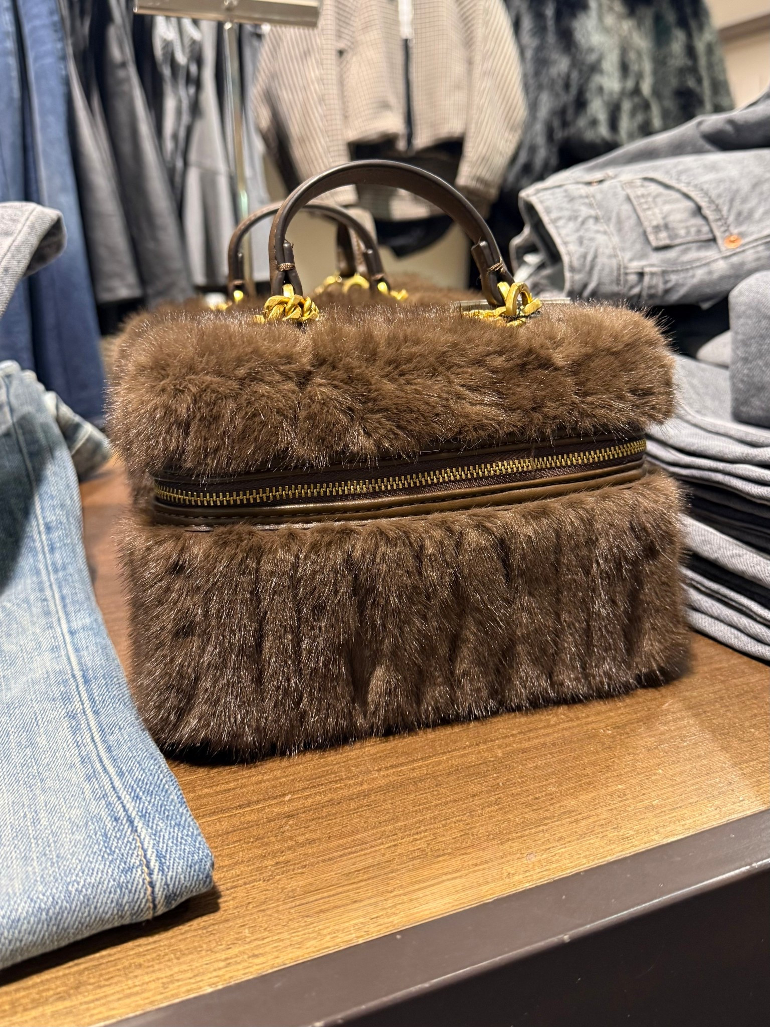 The cutest little faux fur bag at Zara ! It’s so fun and I love the side. It will make a cute t trendy gift for the fashionista girl 

#LTKGiftGuide #LTKFindsUnder50 #LTKHoliday
