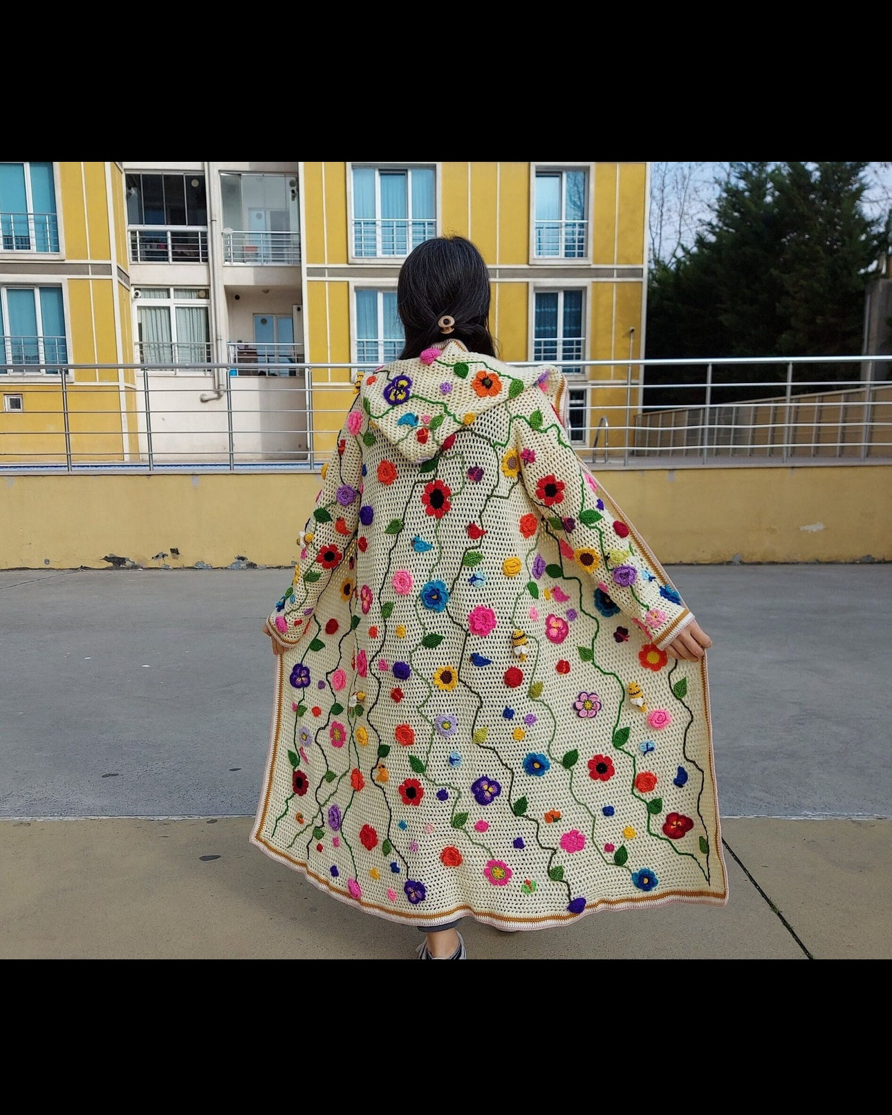 Wrap yourself in warmth and whimsical charm with this handknit floral crochet hoodie jacket 🧶🌸 Featuring a colorful Afghan-inspired patchwork design, this long boho cardigan is perfect for layering through every season. With a relaxed fit and hooded detail, it’s both cozy and statement-making—ideal for festivals, road trips, or lounging in handmade style. A timeless piece for lovers of vintage, cottagecore, and artisanal fashion.