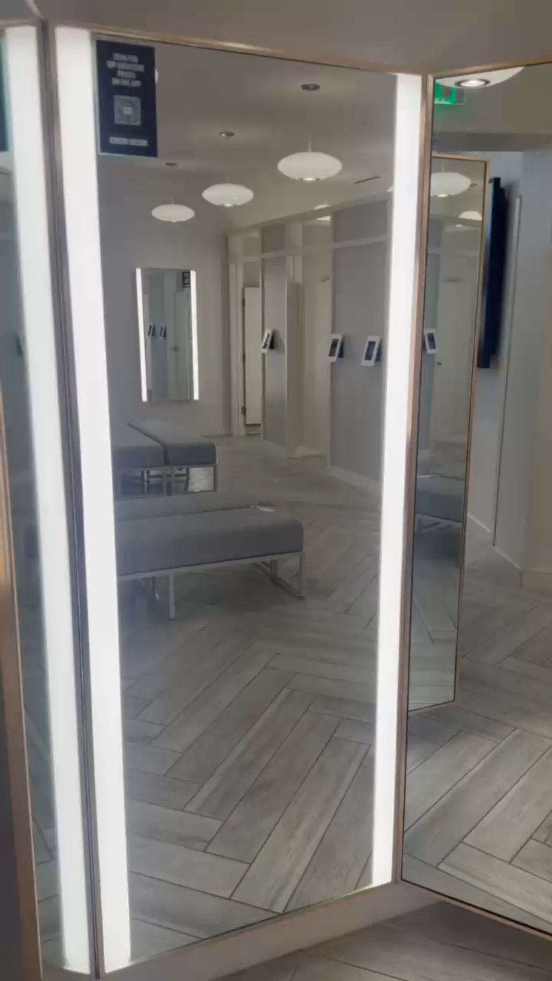 New chapter loading… and I’m bringing all the outtakes with me because that’s where the real magic happens 🌟 Feeling ridiculously grateful today 🥹 stay tuned formore @fabletics Fall Athleisure coming soon!! 
.
Follow for more #fabletics #collaboration #fashionreels #athleisurestyle #athleisurewear #fableticskhloé #fashionstylist #wardrobestylist #fashionstyling #stylebyjulesaldaz