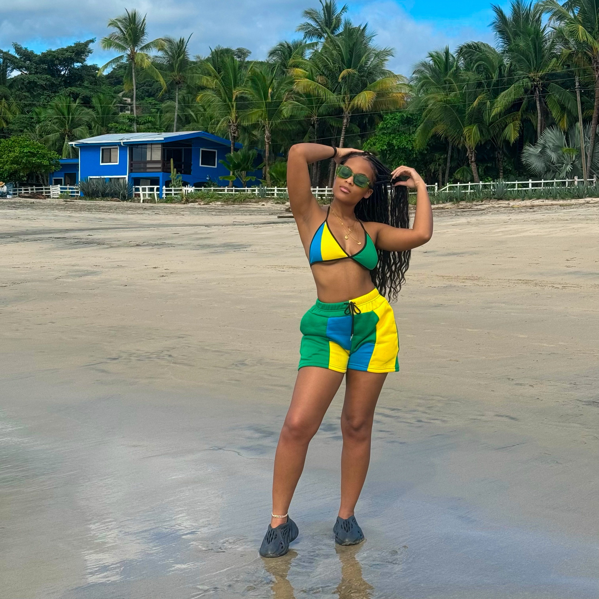 Vacay mode activated. Set and jewelry from Shien