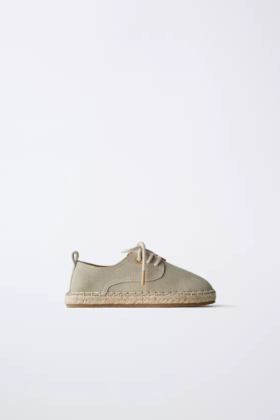 100% cowhide leather derby shoes with jute detail. Adjustable lace closure. Back pull tab for eas... | Zara US