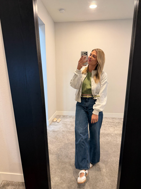 These wide-leg jeans are made for fall outfit rotation. The relaxed fit pairs perfectly with cozy layers, cropped jackets, and your favorite sneakers for that effortless, slightly undone autumn look. Basically, the jeans that make getting dressed feel easy all season long. 🍂🤎👖

#FallFashion #FallOutfit #WideLegJeans #WomensJeans #FallDenim #DenimOutfit #CasualFallStyle 

 #LTKootd