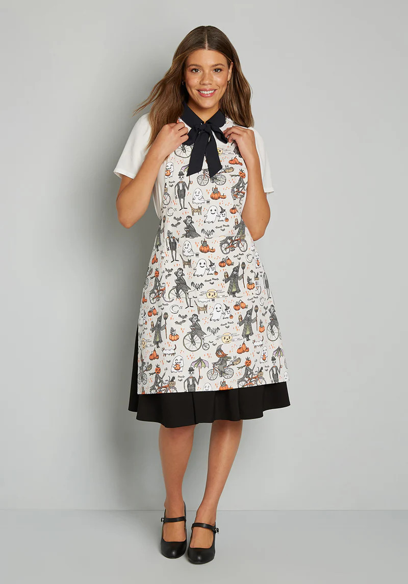 Spooky Salutations Apron | ModCloth
