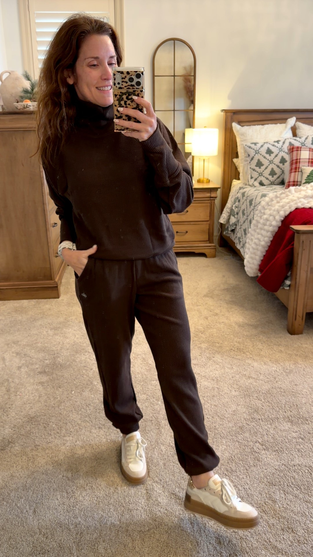 Chocolate Brown jogger waffle  Alo Set 

#LTKGiftGuide #LTKOver40 #LTKSaleAlert