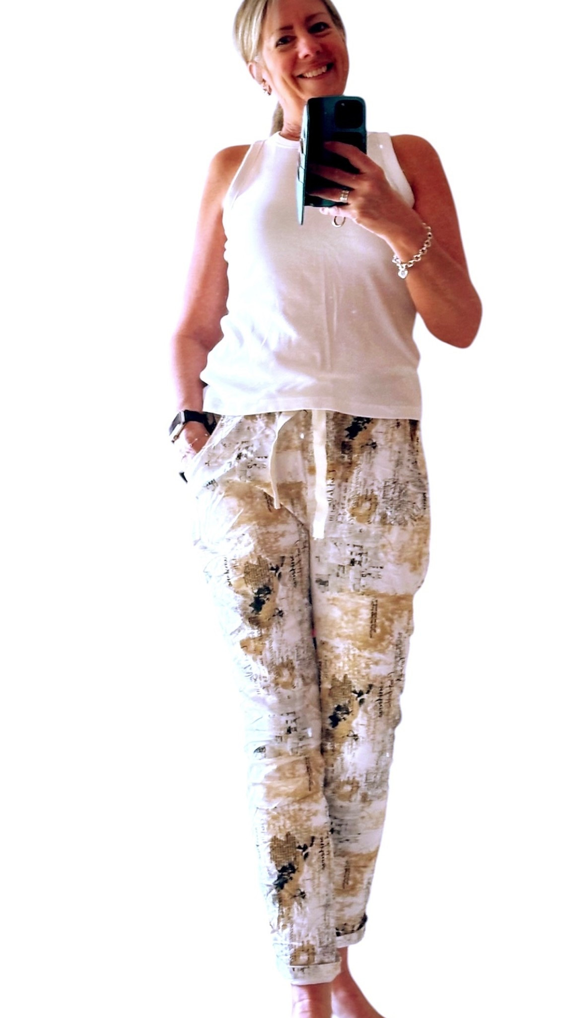 Hello April !  

Yessss!  I do believe that spring is just v around the corner !   Yay!!! 
It feels so good to get back outside and walking again .  

Found these awesome pants while away in Collingwood.   They are so comfortable .    They are made of viscous , nylon and spandex .   From Italy .  Deep side pockets .   Perfect casual
Loungers !    Can be ordered on line   Brand is Moda Elegante.   Or is your visiting the village in Blue mountain - check out the women’s clothing shop .  

Casual cropped pants @modaelegante

#casualpant
#italian
#relaxedfit
#fashionablesixties

#LTKover50style #LTKcanada