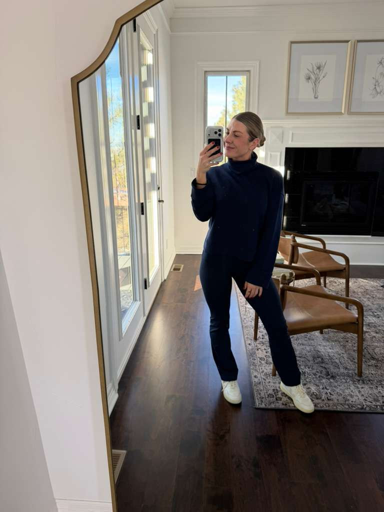 Spanx OOTD in a size M top and S petite leggings, doing the most with zero effort. Smooth, comfy, and ready for real life 😌🖤✨
#SpanxStyle #SpanxLeggings #OOTD #PetiteStyle #EverydayOutfit #ComfyChic #LTKStyle #Athleisure #WardrobeStaples #StyleInspo 

 #LTKootd #LTKActive