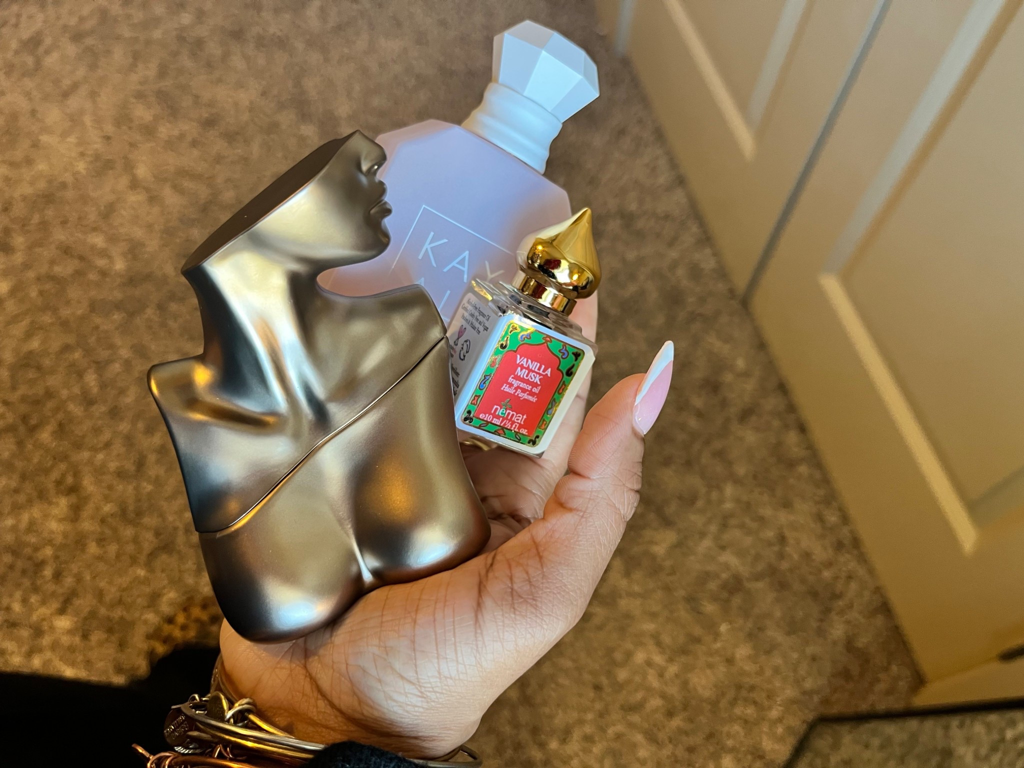 This literally might be my fav combo🧁 I literally smell like a vanilla cupcake w/ Whipped icing and pink sprinkles on top 😭