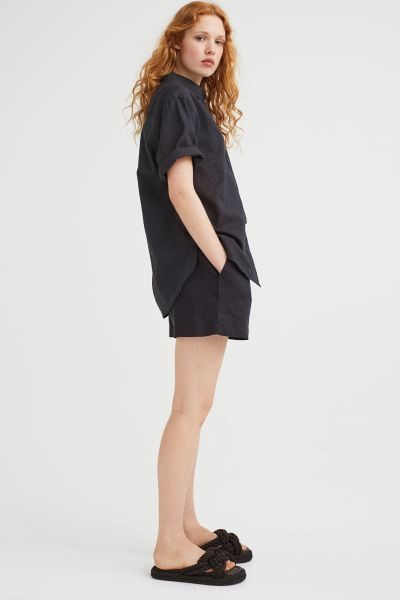 Shorts in airy linen with a high waist that has covered elastication and a small frill at the top... | H&M (UK, MY, IN, SG, PH, TW, HK)