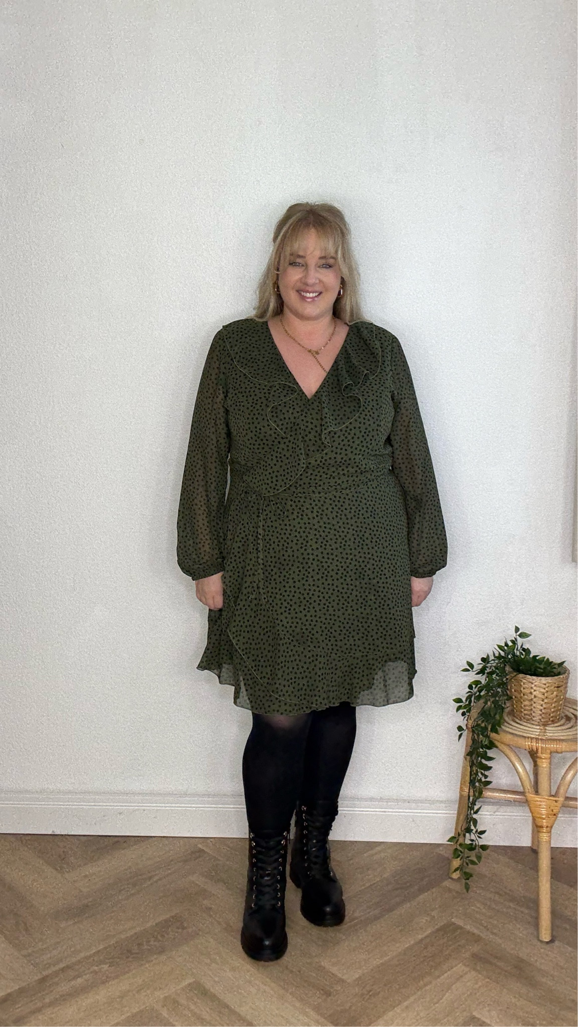 Style Tipp 👋🏻 mit diesen wunderschönen Kleid ✨

#herbstfashion #plussizefashion #kleider #khaki #stiefel 

#LTKplussize #LTKkleider #LTKCyberWeek