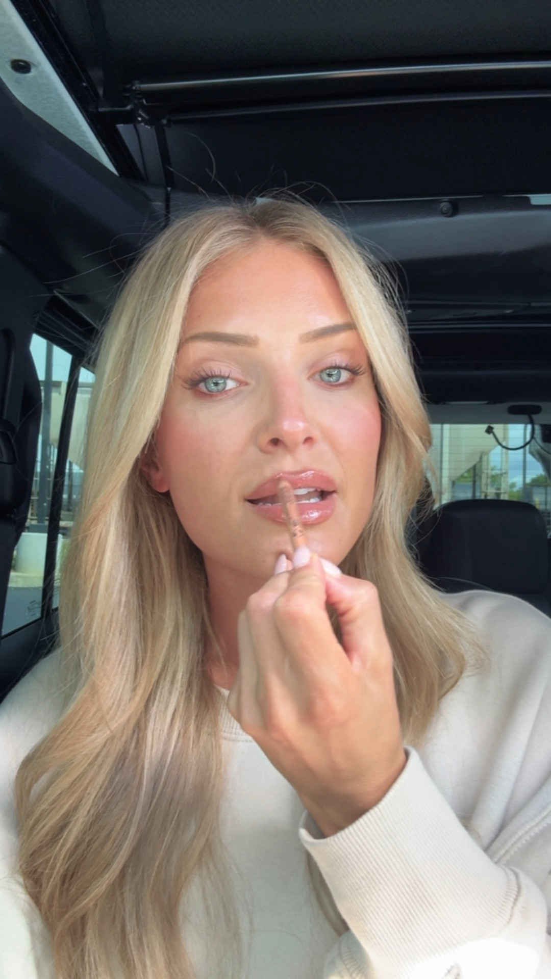 Go to nude lip ✨

Liners
-endless cacao
-wherever walnut 

Gloss
-taupe