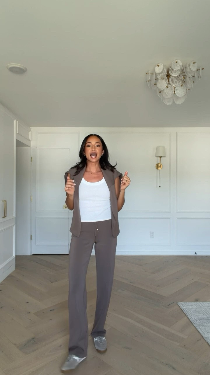 Use code NENAXSPANX to save 15% off your first spanx order!! This material is my favorite of all time for loungewear, travel and my go-to airport outfit! The straight leg pant is so flattering and still comfortable with a stretchy but compressive waistband - perfect for postpartum! Wearing size S tank, size S long sleeve top and size XS straight leg pant