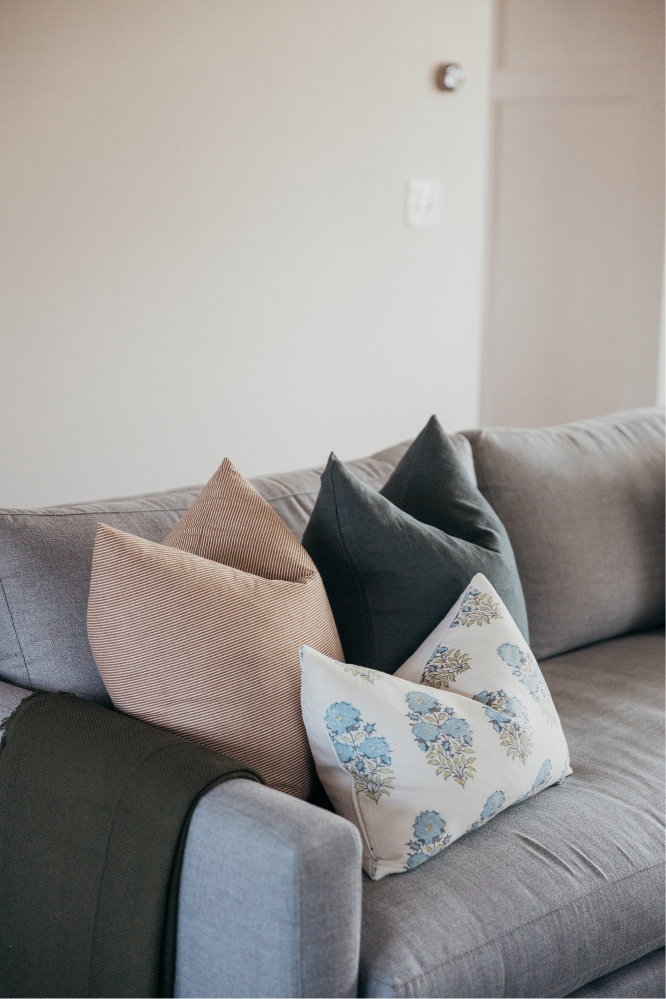 Living Room

#LTKsalealert #LTKhome