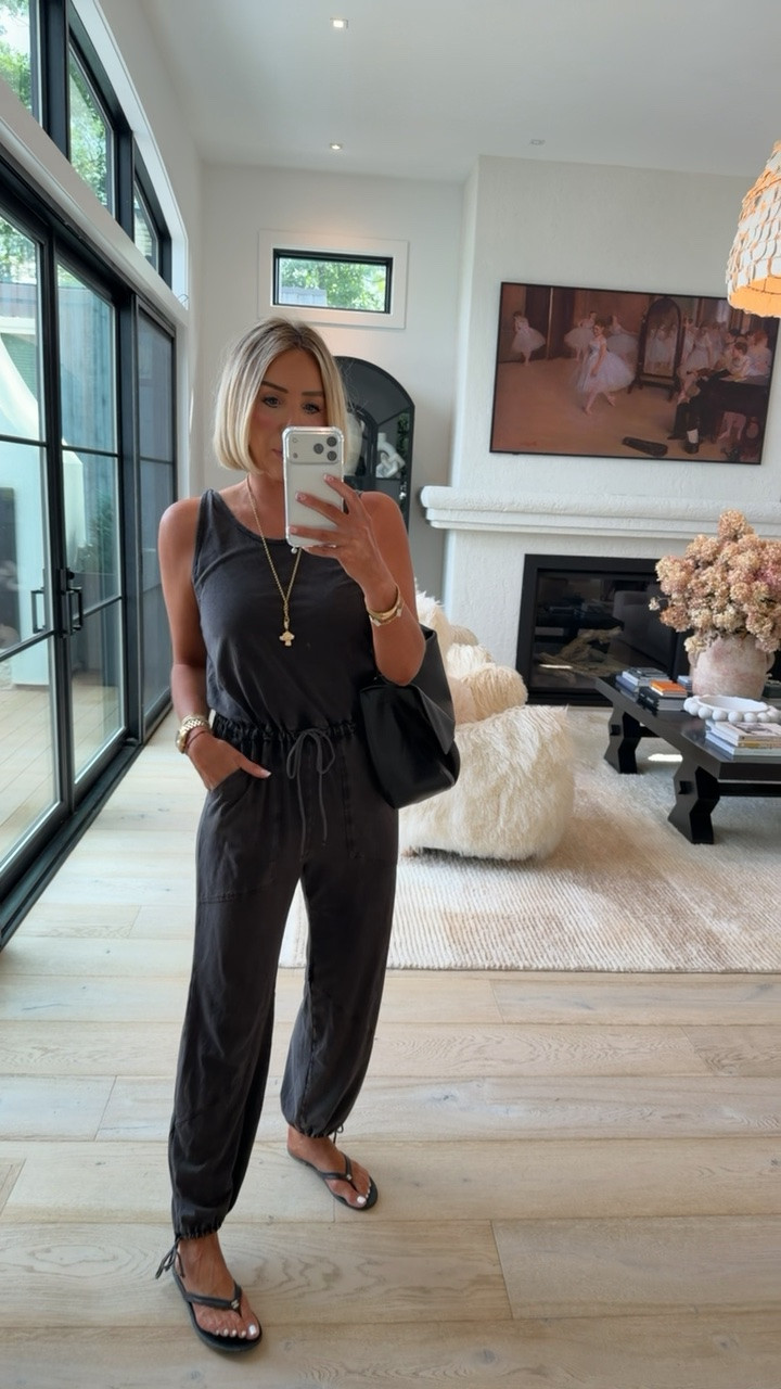 Light weight super comfy jumpsuit from target! Could have done a small … the fit though is so good. 😍🔥🤌