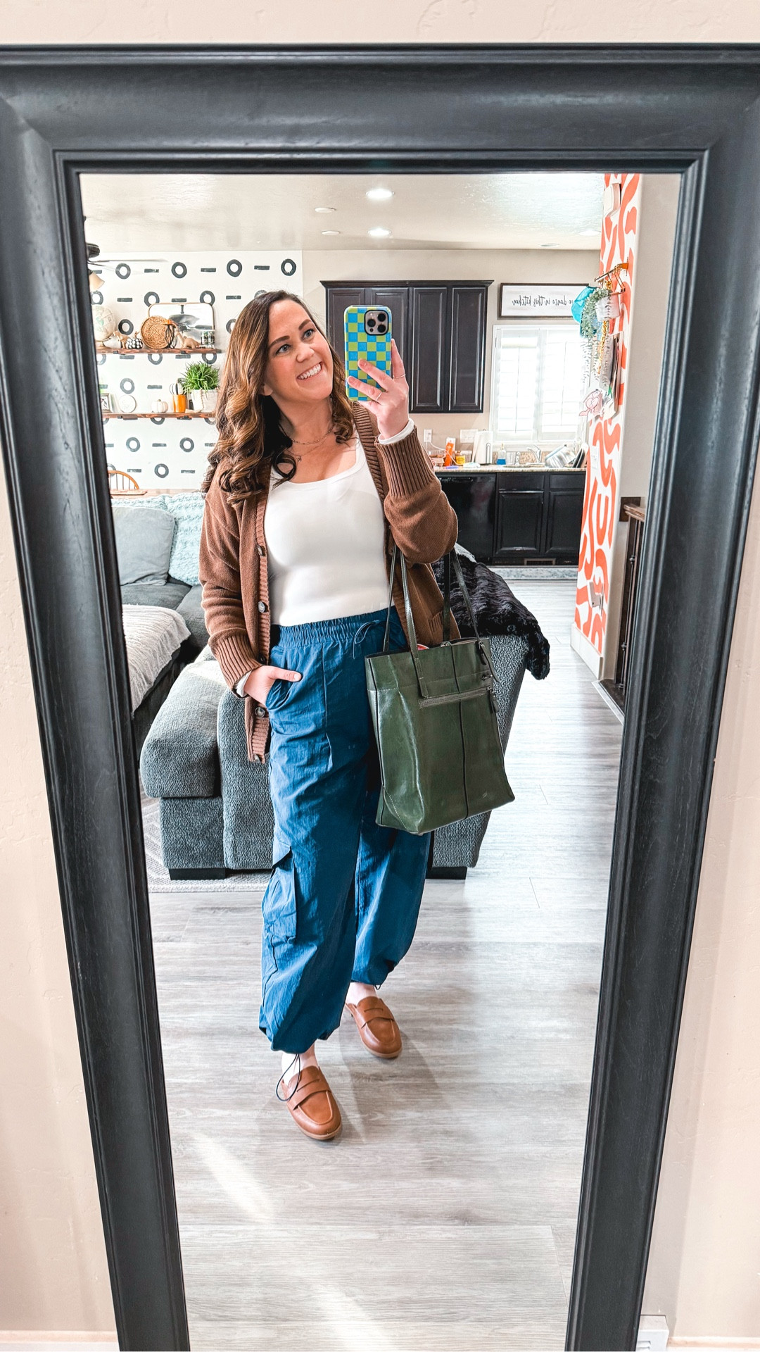 I don’t know why, but the cargo and fun sweatpants are just my favorites to pair with cardigans lately 😂 
Trying to stay fun AND professional these days. It works. 🤷🏻‍♀️😂 we love it! 



Bra (38DD/ XL): @oeakofficial
Undies (XXL): @meundies  
Cargo pants (XXL): @zaful
Shirt (XXL): @pumiey.us 
Cardigan(XL): @zaful 
Shoes: @oldnavy   
Necklace: @skysgembox
Bag: @katteeleather   
Hydration: @alaninutrition & @hydrojug

#midsizestyle #falloutfits #falloutfit #cozyoutfit #onthego #workoutfit #casualfalloutfit #fallfashion #cozyfall #easyoutfitidea #midsize #amazonfinds  #amazonfashion #cargopants #funworkoutfit  #sweaterweather  #cardigan

#LTKWorkwear #LTKMidsize #LTKgrwm