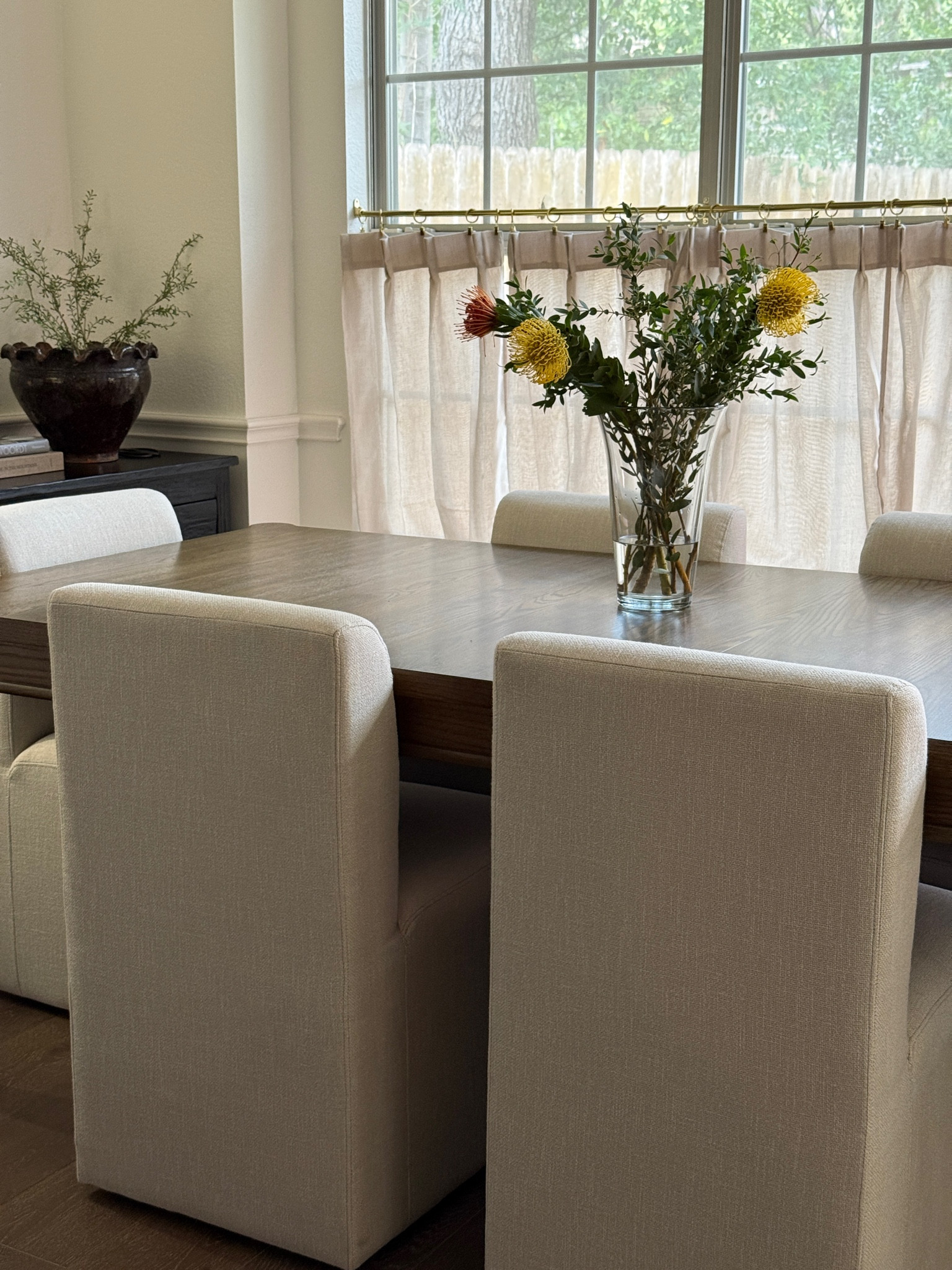 Dining table and chairs 

#LTKstorytime #LTKHome #LTKdayinmylife