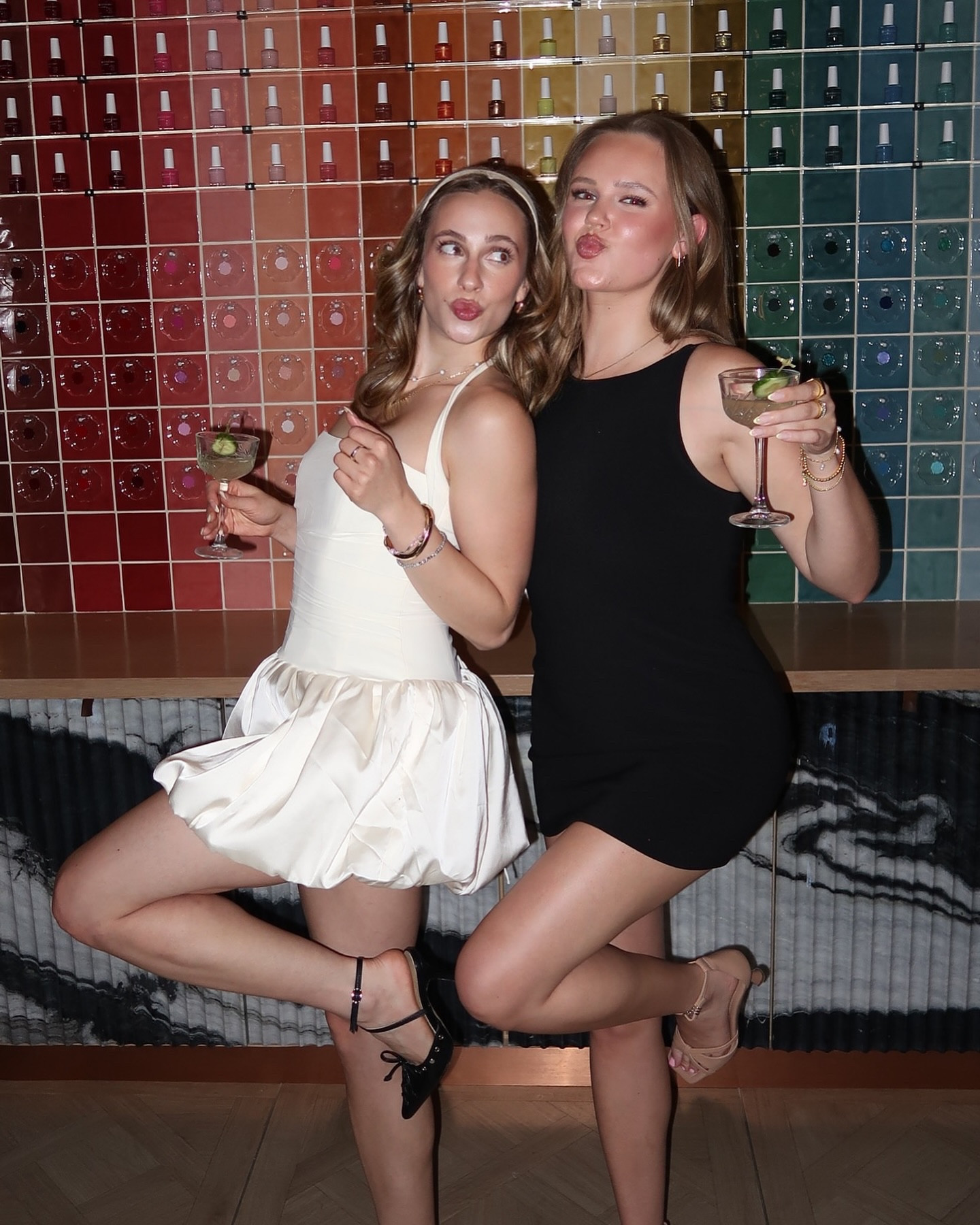 A night out with @socialsdallas & @abyleabeck 

A dress WORTH the hype 

📍 @lefruitnails 

#dallas #OOTN #girls #outfits #recap #photobooth
