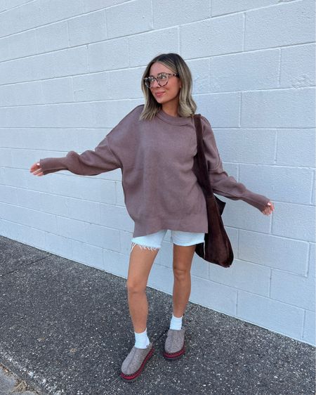 Oversized sweater outfit 🤎 sized up to a medium in the sweater 