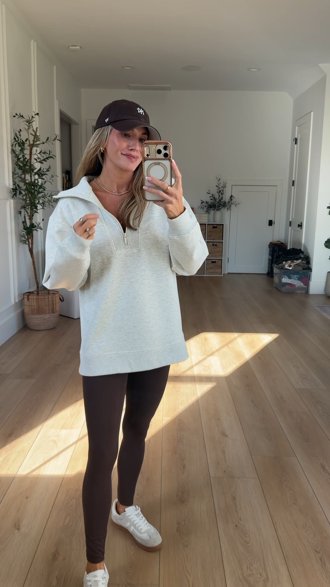 Scuba fabric pullover that is perfect to throw on with leggings this fall! 🙌