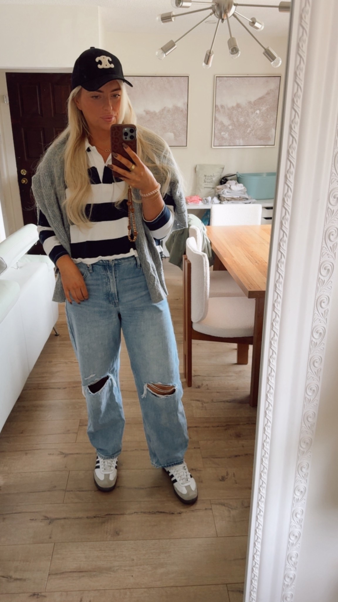 Rugby shirt
Casual style
Midsize style
Gap sale
Gap jeans