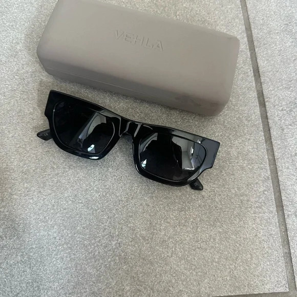 Vehla Finn black excellent condition | Poshmark