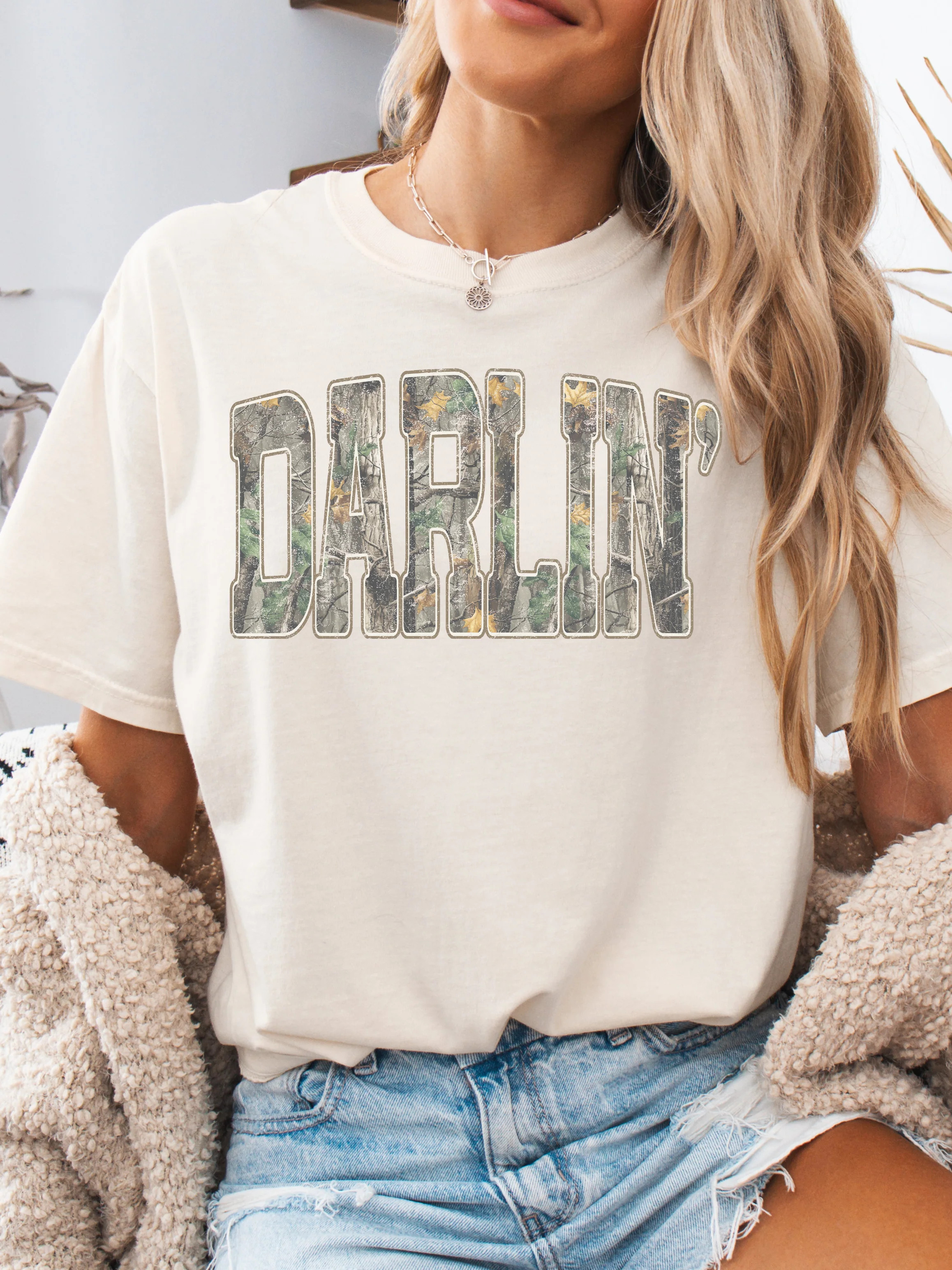 Hello Darlin' Camo Graphic | Willow Boutique