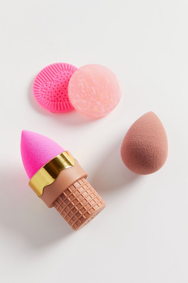 beautyblender Signature Blend Essentials Set | Urban Outfitters (US and RoW)