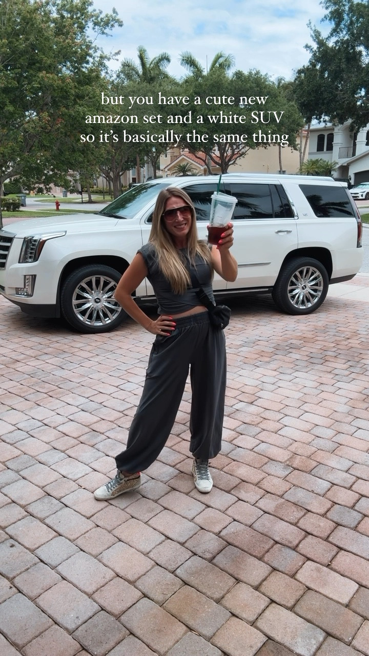 The comfiest Amazon set with pockets! Mom friendly and runs true to size, wearing a small. Comes in tons of colors. New diff sunglasses linked also 💖 follow for more ✨

#LTKVideo #LTKstyletip #LTKActive