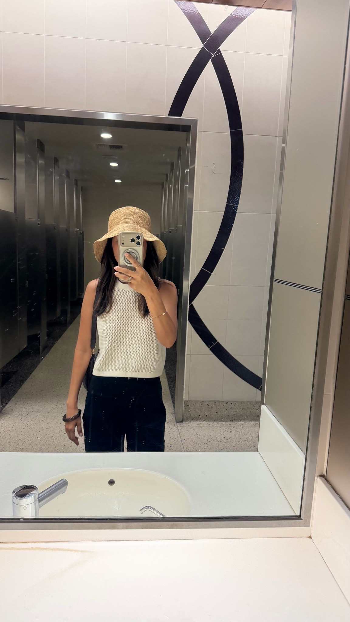 Travel outfit of the day

#LTKSaleAlert #LTKootd #LTKmomlife