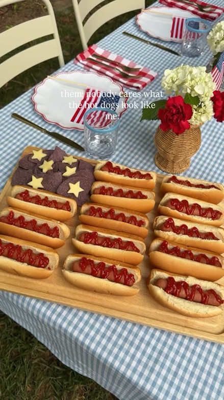 Hot Dog Flag Board idea for the 4th 🇺🇸 yes, it’s only hot dogs, but why not make everything look pretty?