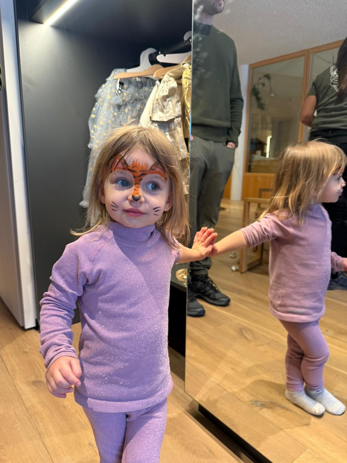 Because ski outfits are better with a little sparkle ✨❄️

Finty’s glittery underlayers are the cosiest base for chilly days on the slopes – warm, comfy and seriously cute. All Zara, of course 🤍⛷️
Perfect for layering, skiing, snow angels and après-ski hot chocolates.

Tap to shop the look ✨ #ZaraKids #SkiStyle #LayeringDoneRight

#LTKkids #LTKfamily #LTKwinter