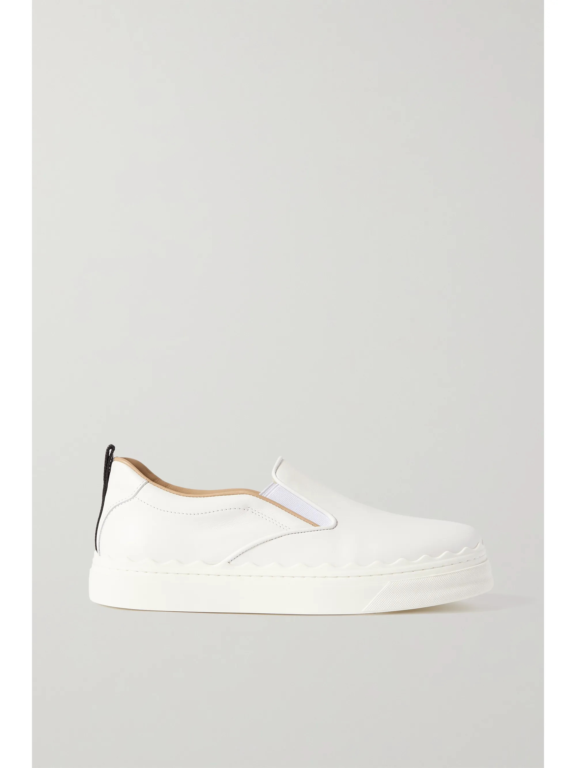 Weiß Lauren Slip-ons aus Leder mit Wellenkante | Chloé | NET-A-PORTER | NET-A-PORTER (UK & EU)