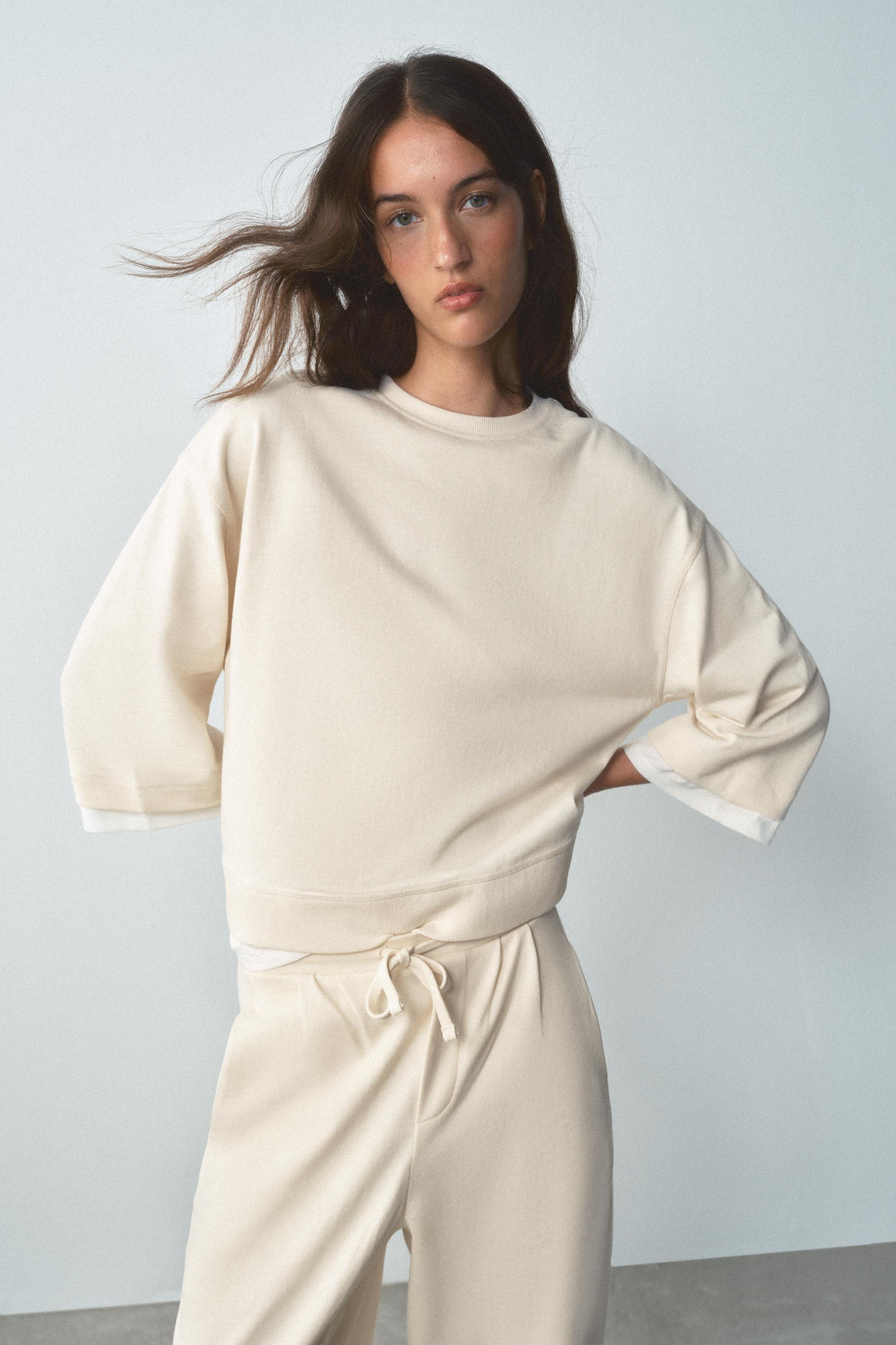 LONG SLEEVE CONTRAST SWEATSHIRT | Zara UK