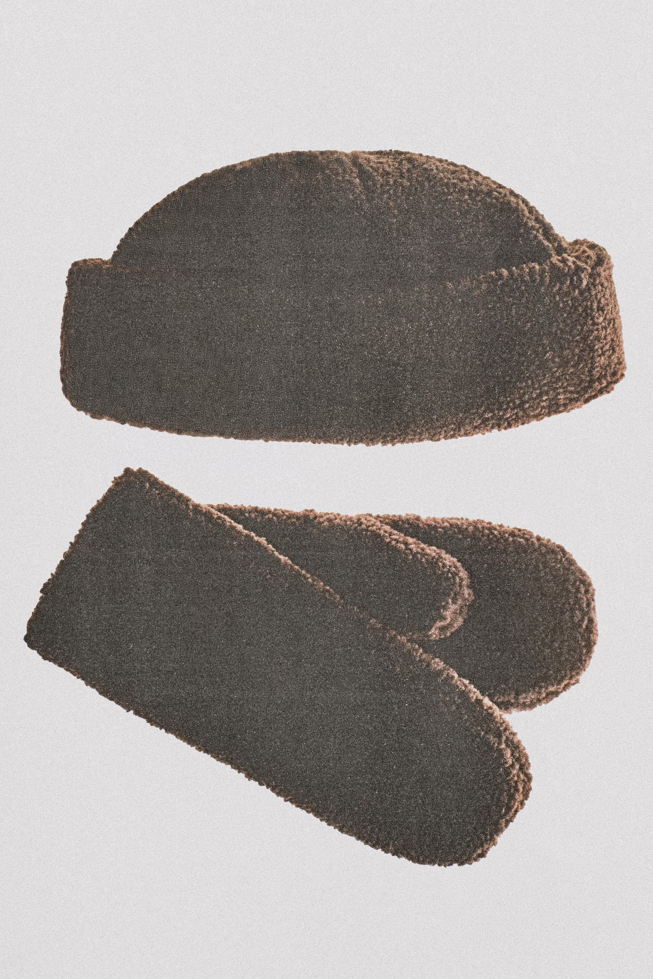 TEDDY MITTENS - DARK BROWN | COS US | COS (US)
