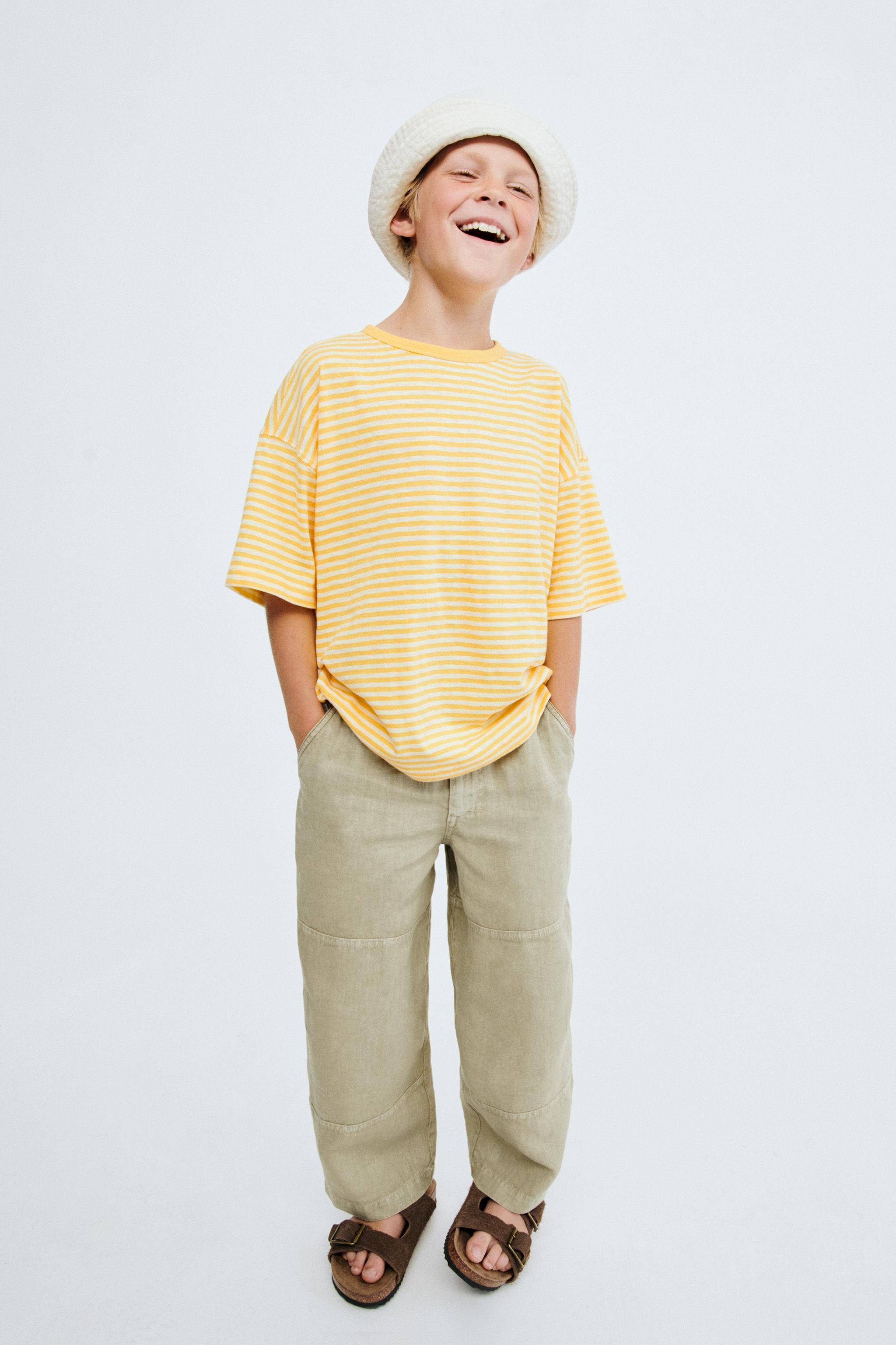 CONTRAST STITCH BUCKET HAT | Zara US