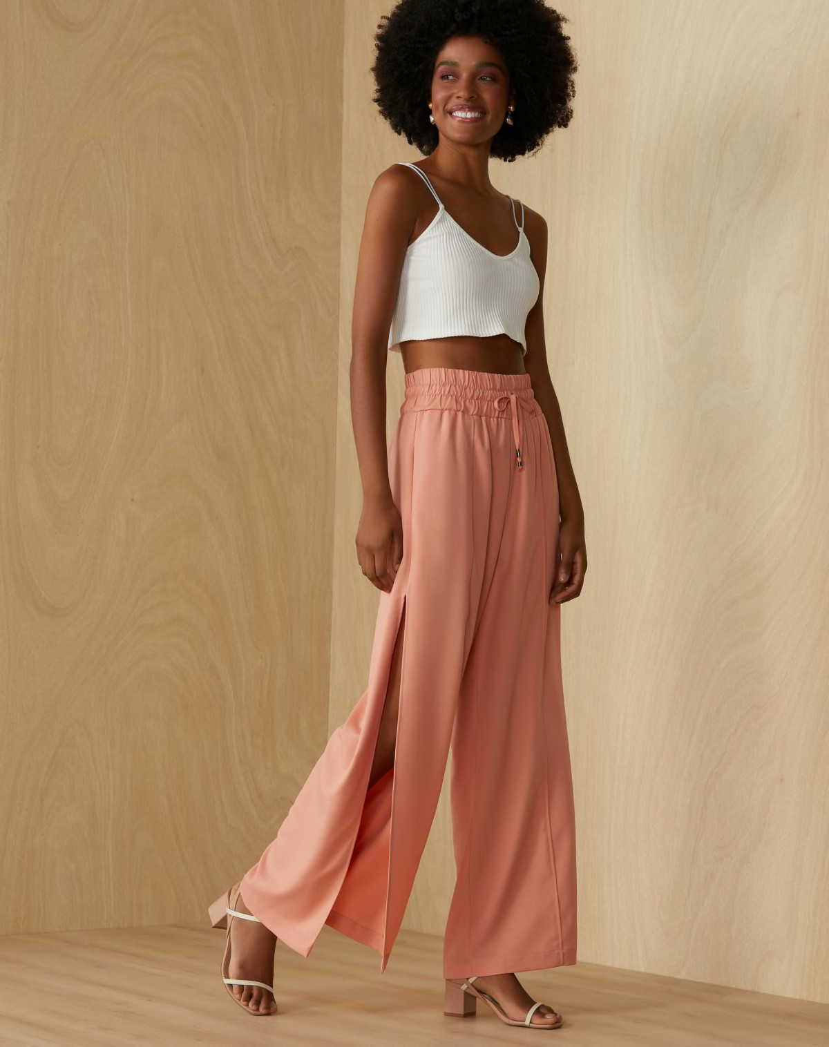 calça wide cós elástico e fenda lateral | Amaro (BR)