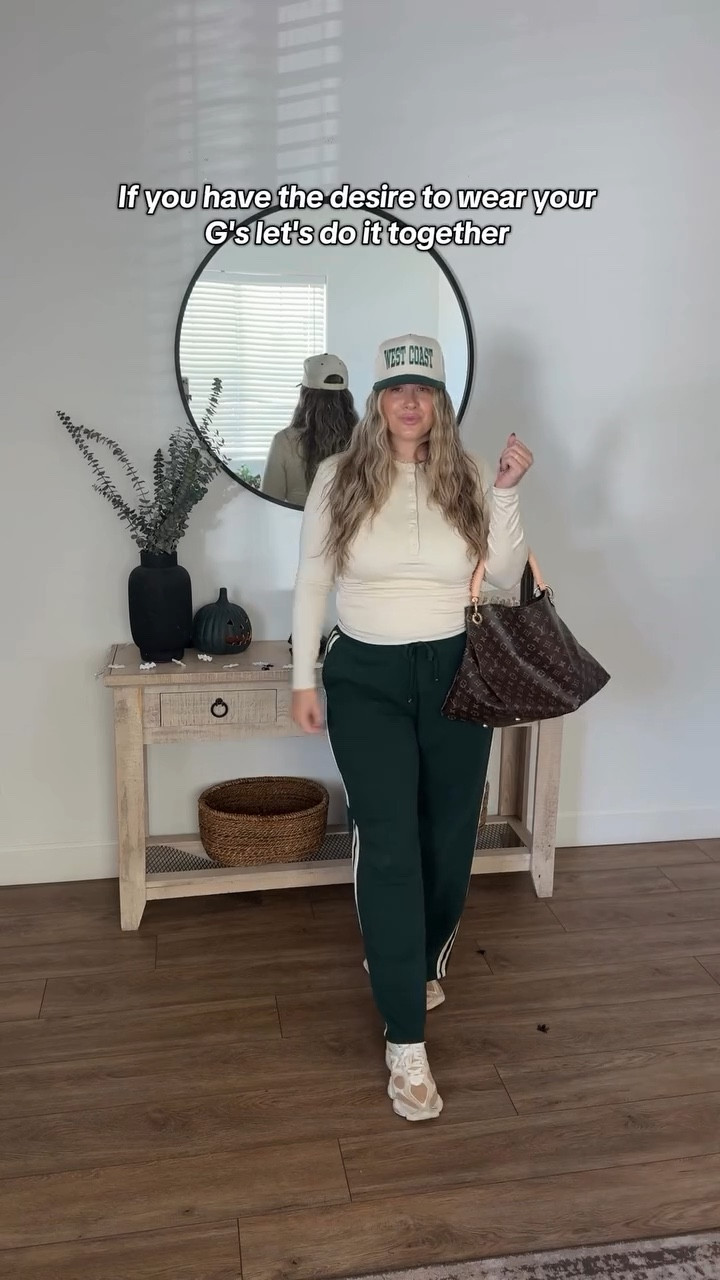 On a journey to loving them, anyone else? 🥹🙏🏼

#garment #garmentfriendly #lds #latterdaysaints