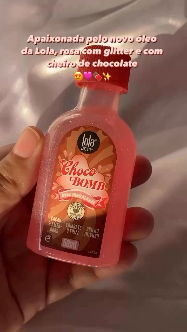 Amando esse óleo Chocobomb da Lola, não deixa os fios pesados, cheirinho de chocolate que fixa no cabelo por algumas horas, nada enjoativo, obrigada Lola por esse lançamento perfeito! 🩷🍫✨👏🏻

✨ Combate ao frizz
✨ Redução da porosidade
✨ Brilho intenso
✨ Proteção térmica contra altas temperaturas de até 230°C 
✨ Fios sedosos e maleáveis.

Sou apaixonada pelos óleos da Lola!
Aproveita a promo 🩷😉


#LTKbeleza #LTKpromo #LTKbrasil