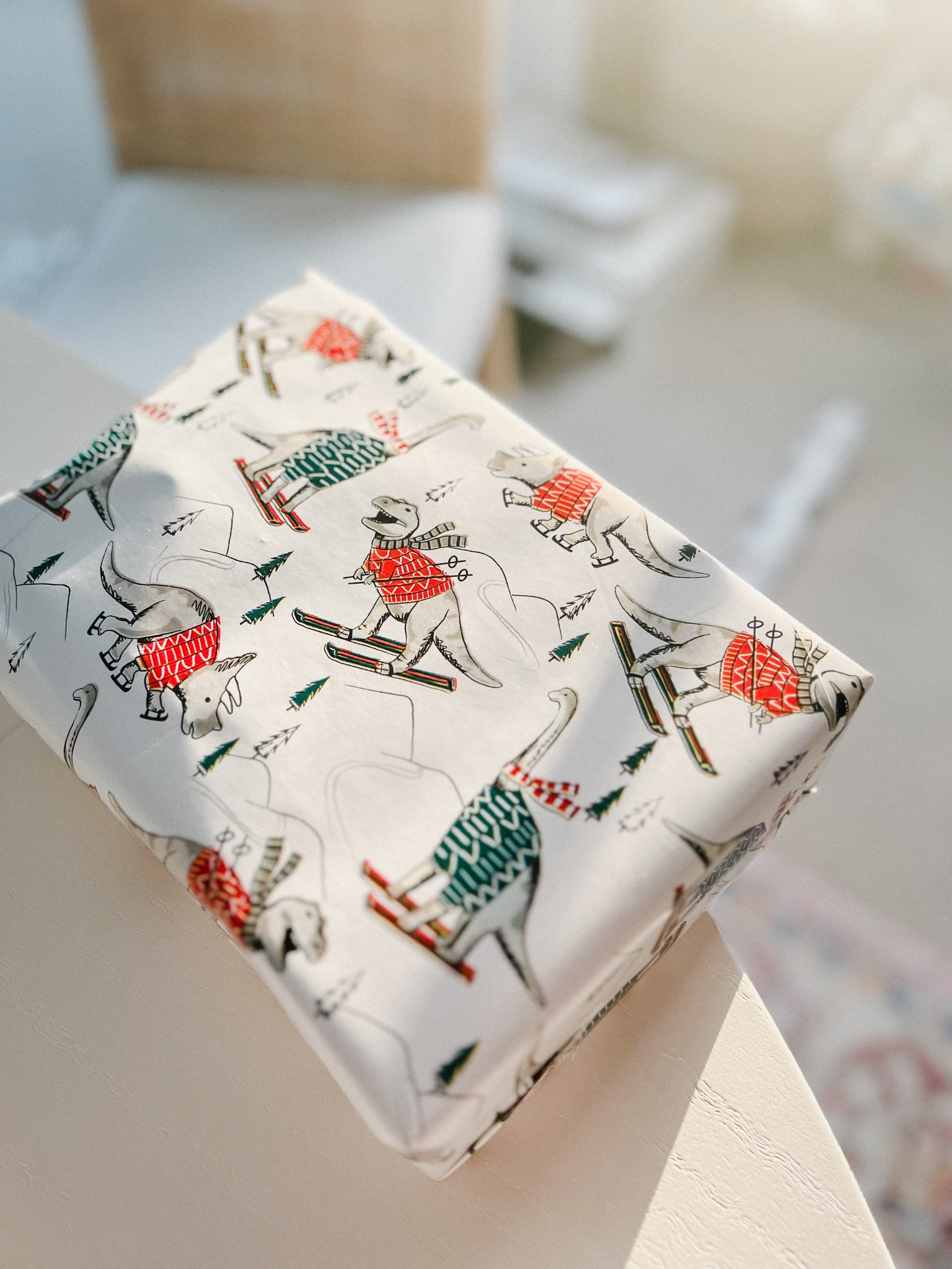 TOYS! 🦕 For some reason toys never seem easy to wrap 😂 There’s always one side of the box exposed and the paper always seems to rip! In this video I shared my tips for wrapping toys where there’s an exposed side with a toy popping through. Hope this is helpful! 