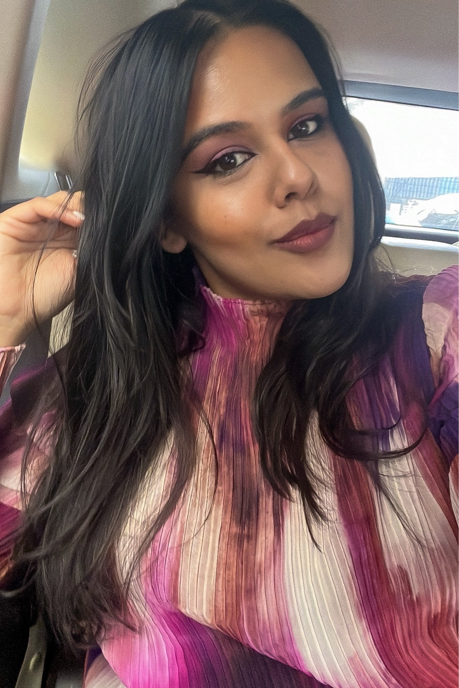 I’ve been obsessed with this blouse I wore this past weekend. It was for Galentine’s Day, but it’s also perfect for a date night look or for dinner with the family. 

For my makeup I decided to go for a soft glam look with colors that match the blouse. I went for a siren eyes look with wavy hair 

#LTKstyletip #LTKparties #LTKbeauty