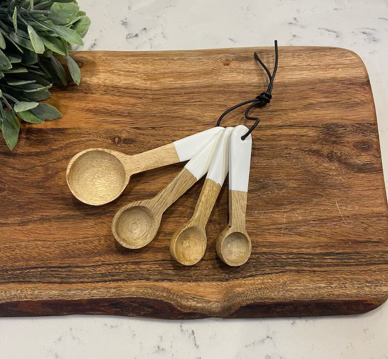 Farmhouse Style Wood Measuring Spoons, Housewarming Gift, Gift for Mom, Boho Kitchen Decor | Etsy (US)